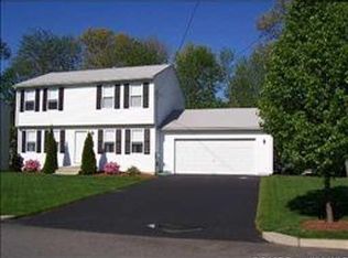 28 Laura Cir, Cranston, RI 02920