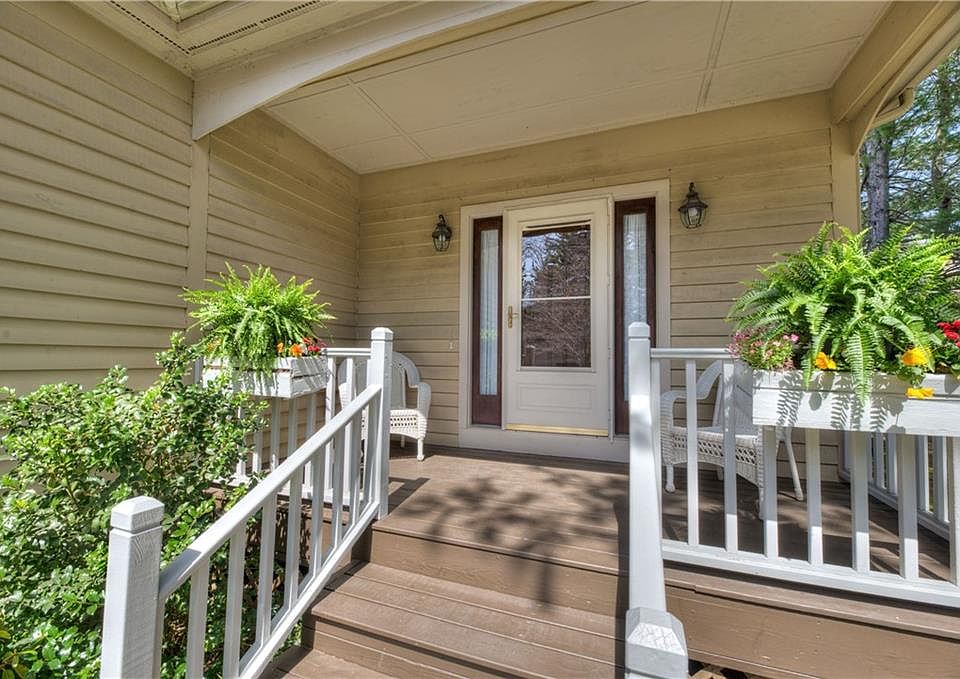 1st image of 166 Pine Glen Dr #166