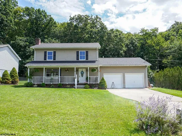 243 Aurora Dr, Morgantown, WV 26508
