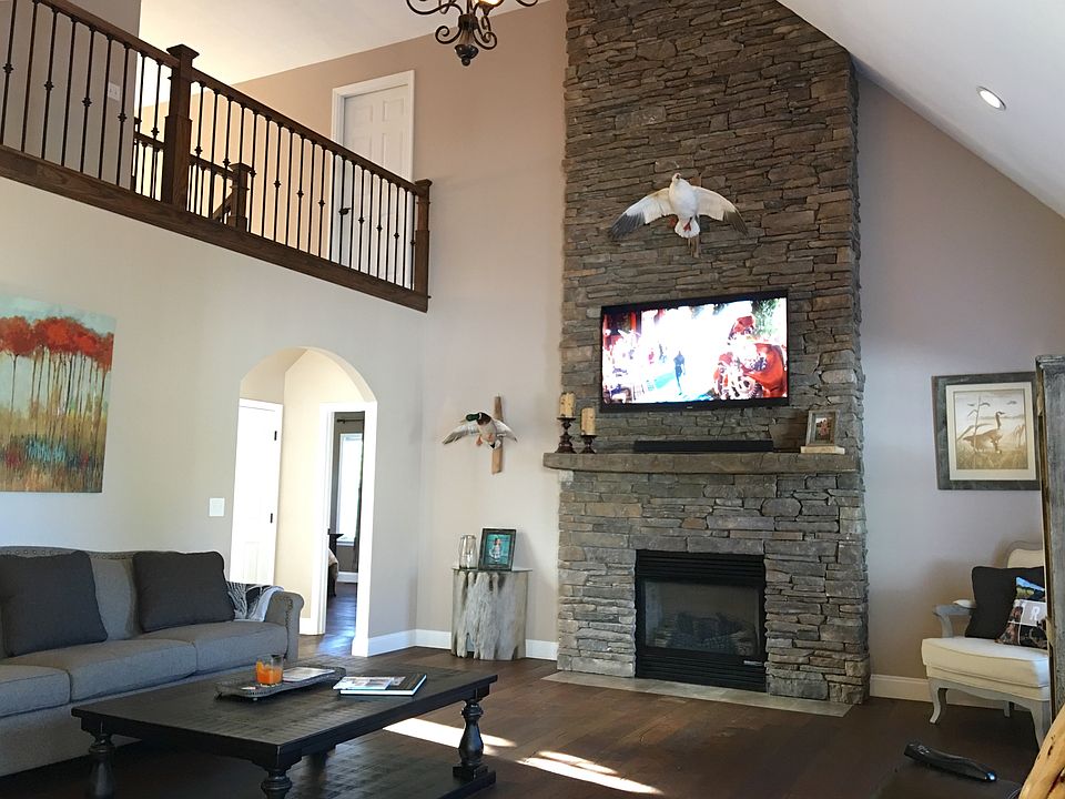 1st image of 232 Betsy Dr