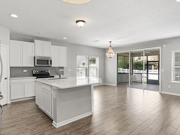 5th image of 92 Fernbrook Dr