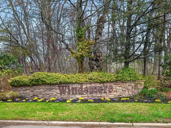 18 Windemere Way, Woodbury, NY 11797