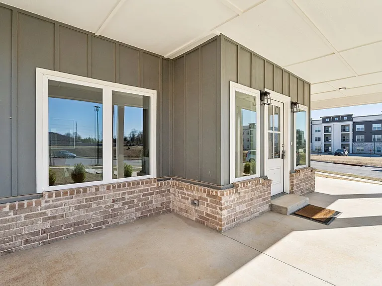 2410 W Charleston St — Photo 12
