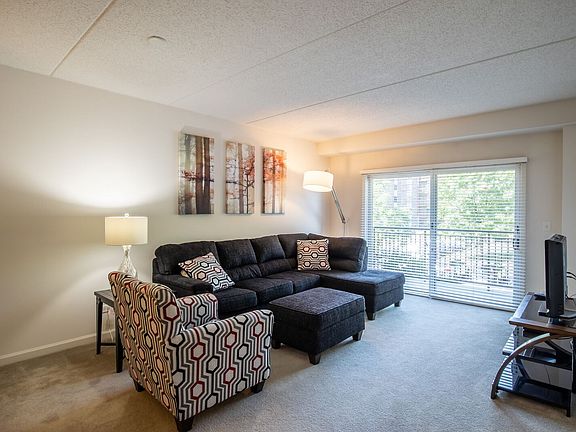 3rd image of 125 Lakeview Dr Unit 206