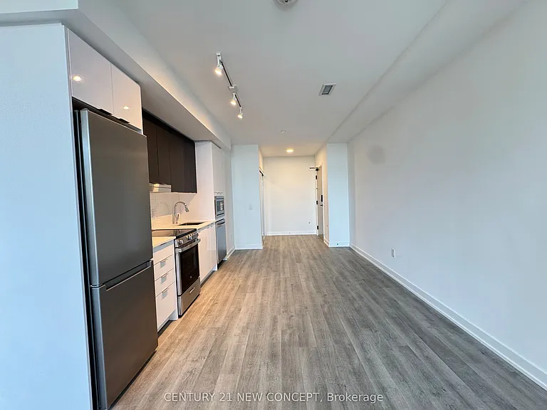 5105 Hurontario St #412 — Photo 9
