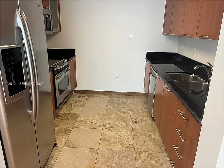1800 N Bayshore Dr #915 — Photo 6
