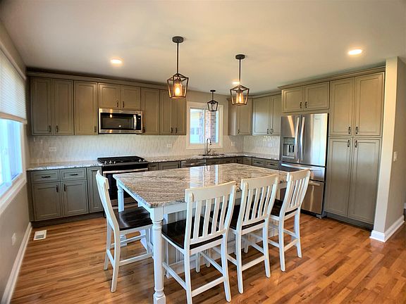 2nd image of 14716 S Arboretum Dr