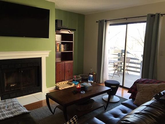 LIVING ROOM/SLIDER TO DECK