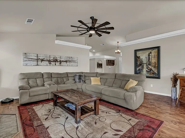 2435 N Crowe St — Photo 45