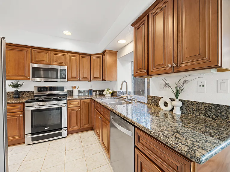 16 Santa Clara St #1 — Photo 14
