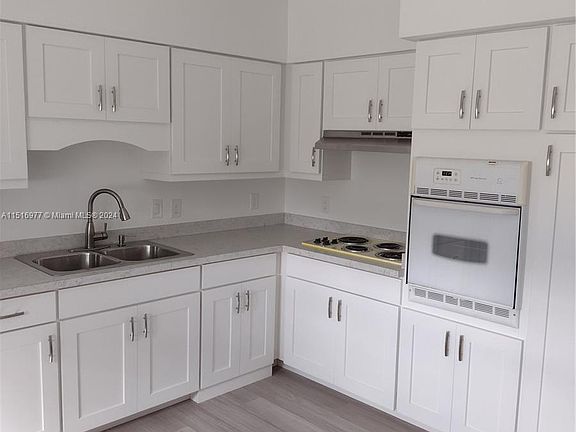 3rd image of 1974 Anderson Ln