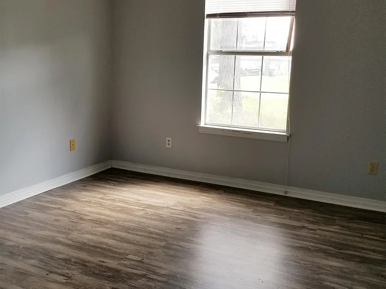 7908 Martin Bluff Rd — Photo 5