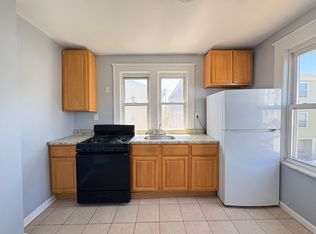 130 4th St #1, Elizabethport, NJ 07206