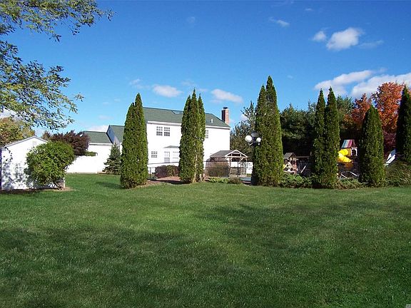 5th image of 28 Windcrest Dr