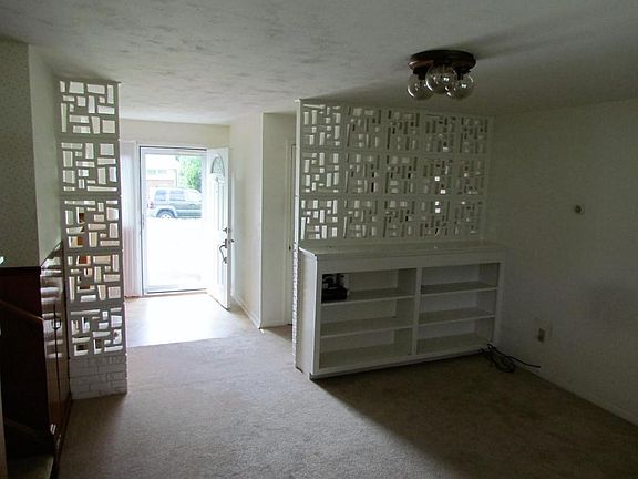 Den & Foyer.
