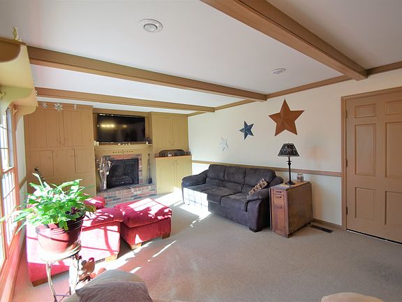 4th image of 39183 Sycamore Ln