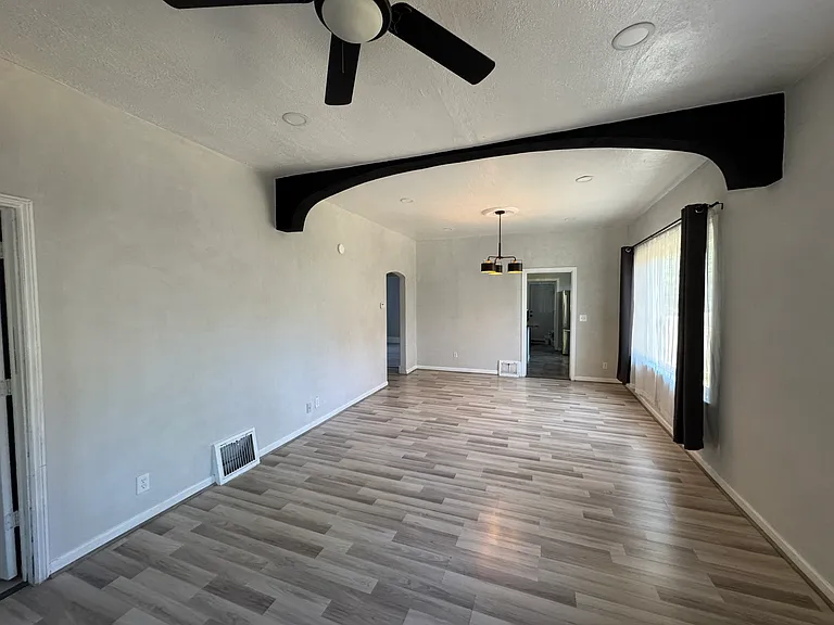 2954 Adams Ave — Photo 4