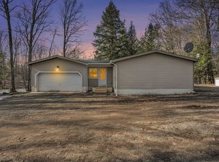 21245 Forest Lake Dr, Big Rapids, MI 49307