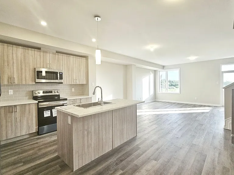 72 Richelieu St — Photo 3