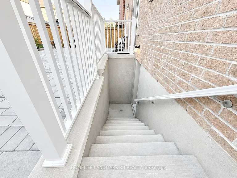 21 Milby Cres #BASEMENT — Photo 2