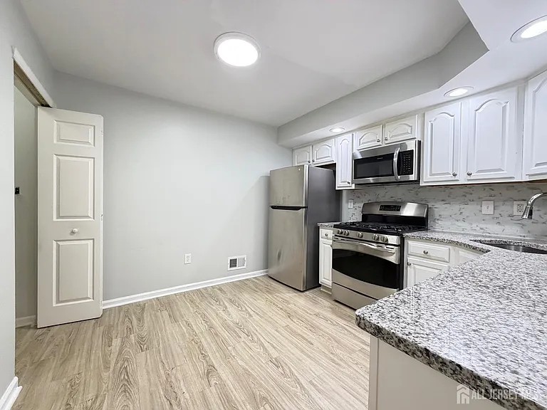 511 Dunn Cir — Photo 8