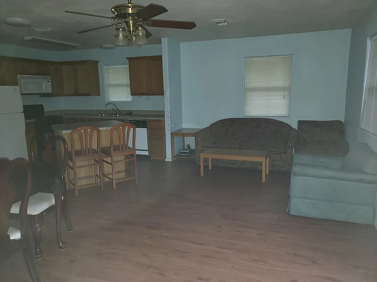 113 E Magnolia St #113A — Photo 4