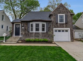162 Highland Dr, Williamsville, NY 14221