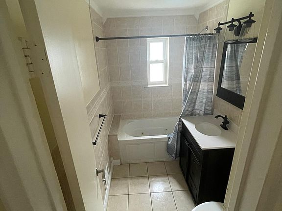 4th image of 900 E 220th St Floor 1