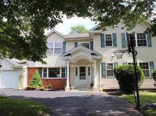 7 Fargo Ct, Edison, NJ 08820