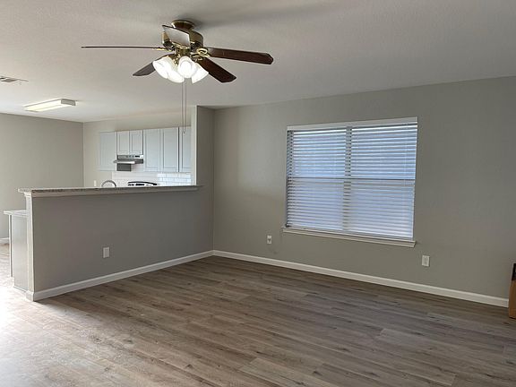 4th image of 9621 Polk Ave