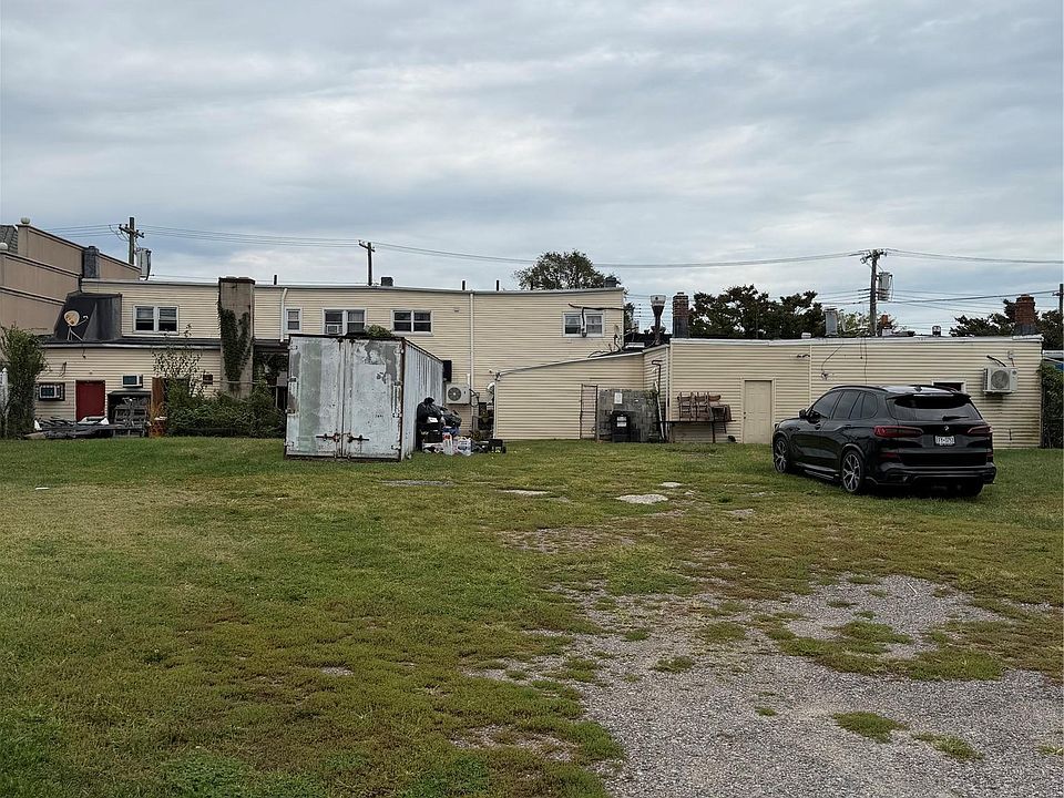 2nd image of 924 Powers Road