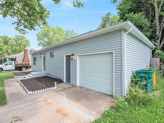 3rd image of 158 Floral Dr