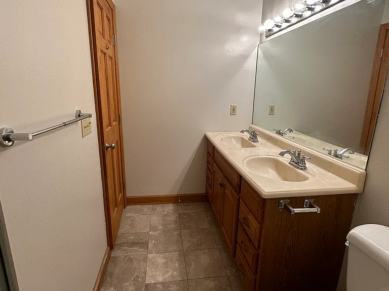 2408 Mill Pond Dr — Photo 11