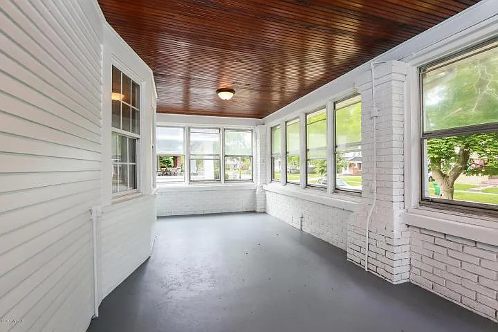 2042 Francis Ave SE — Photo 6
