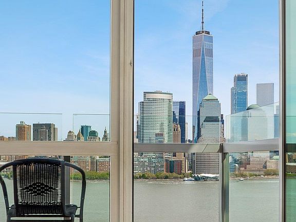 4th image of 2 2nd St APT 1605