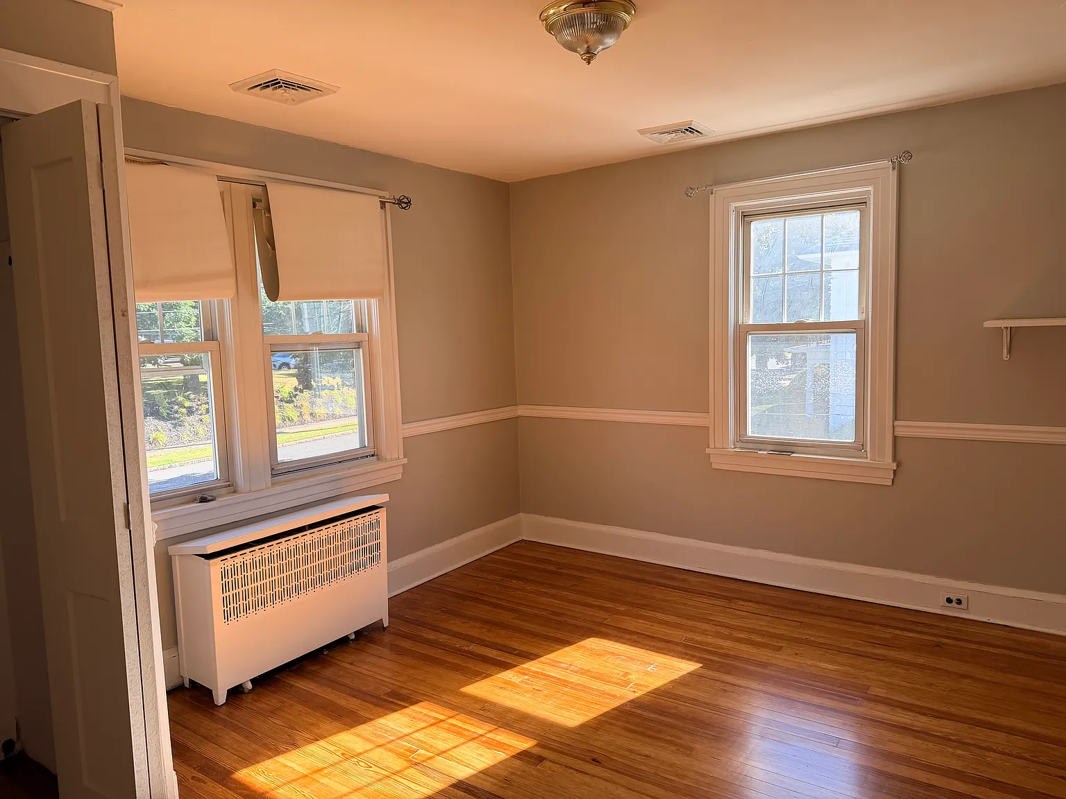3 bed, 1.5 bath, $2,200 — Photo 3