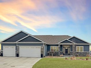 1262 Tucker Hill Dr, Hinton, IA 51024