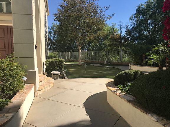 Side yard with putting green