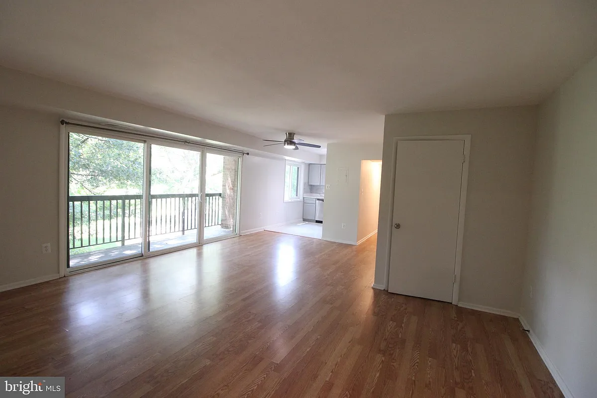 Building Photo - 3210 S 28th St #401