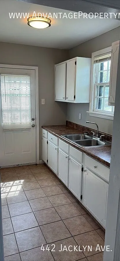 Charming 2-Bedroom Home for Rent — Photo 4