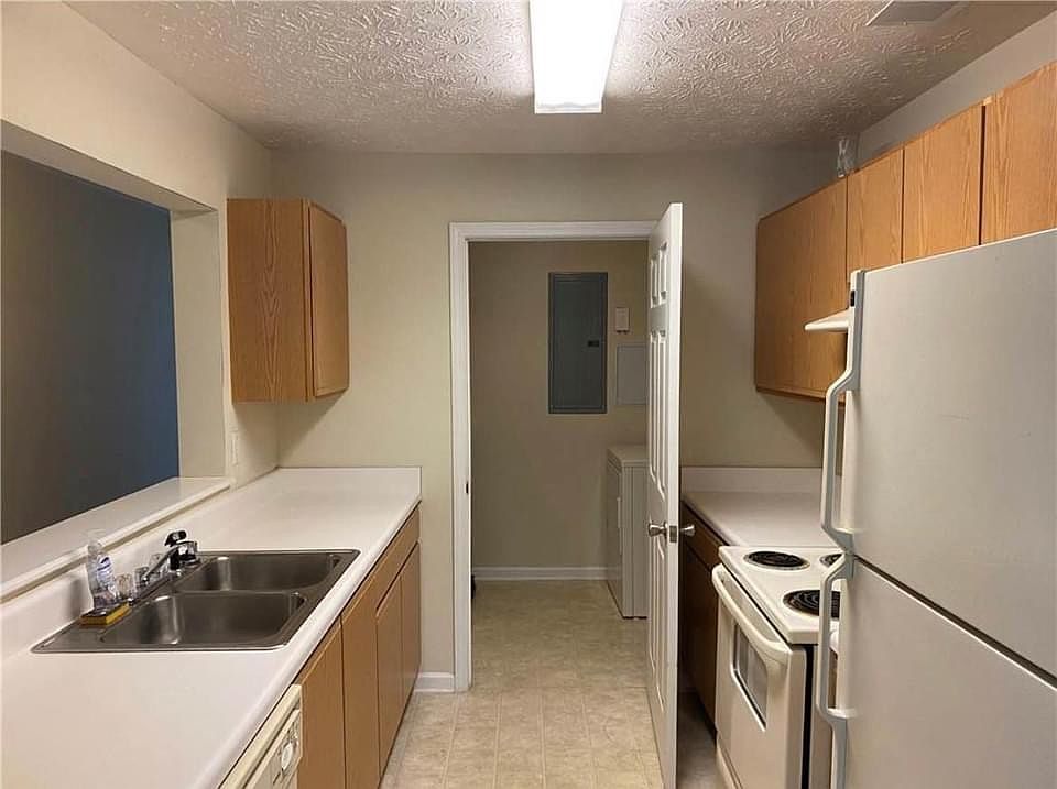 2nd image of 3102 Fairington Club Dr