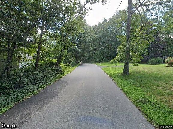 Exterior Neighborhood (street photo)