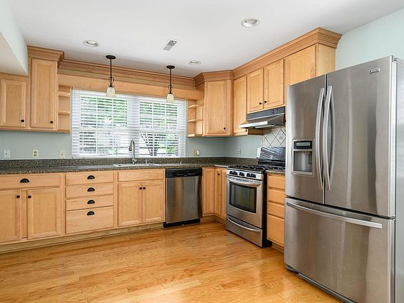 5th image of 1480 Monterey Dr