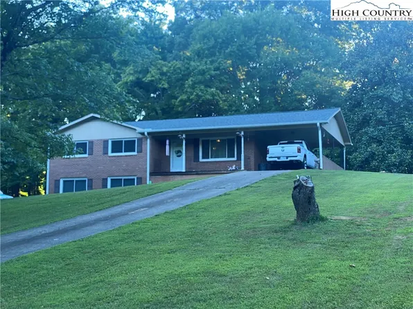 210 Lakeview Drive, State Road, NC 28676