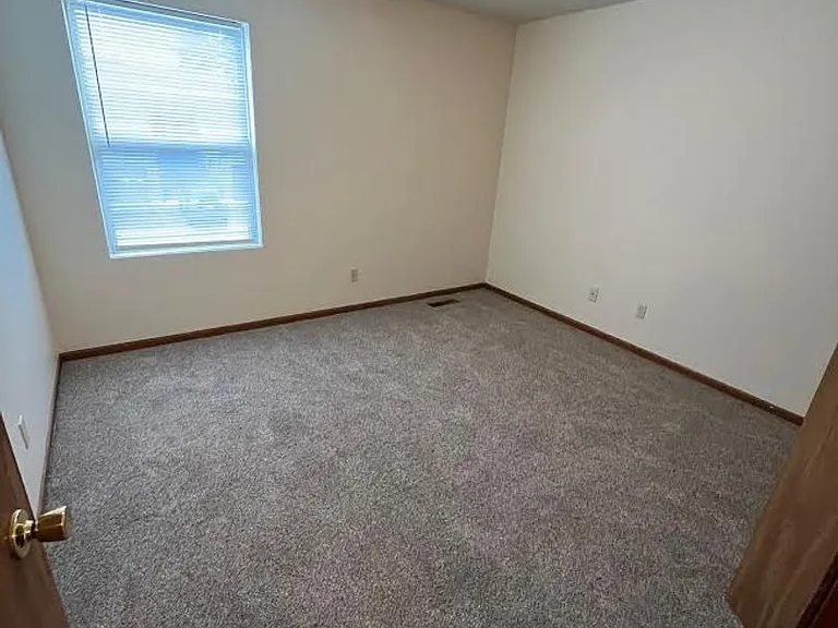 Two bedroom, 1 bathroom, patio — Photo 6