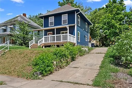3627 Woodland Ave — Photo 2