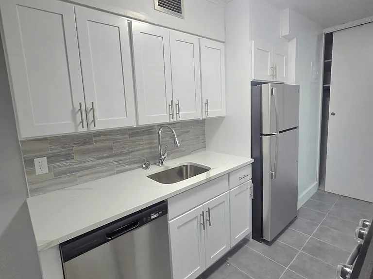 67-00 192nd St #807 — Photo 5