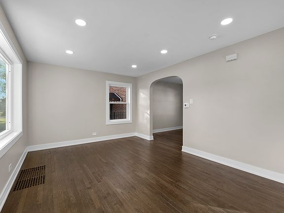 3rd image of 912 Marshall Ave