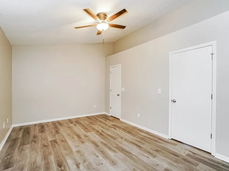 490 Durham Ln — Photo 11