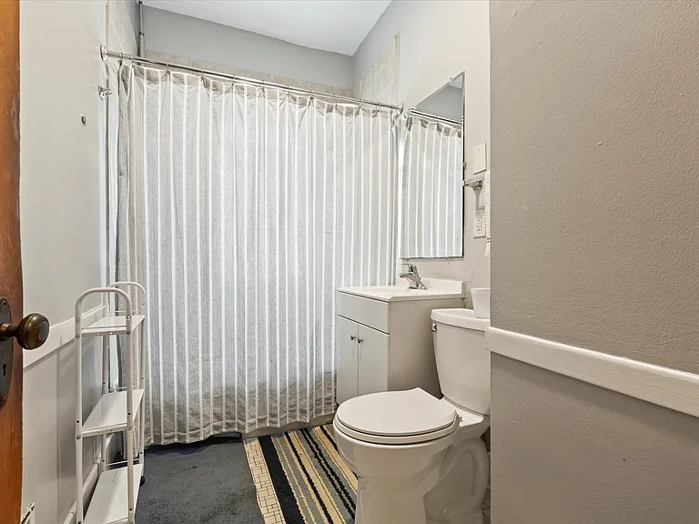 2745 N Frederick Ave — Photo 13